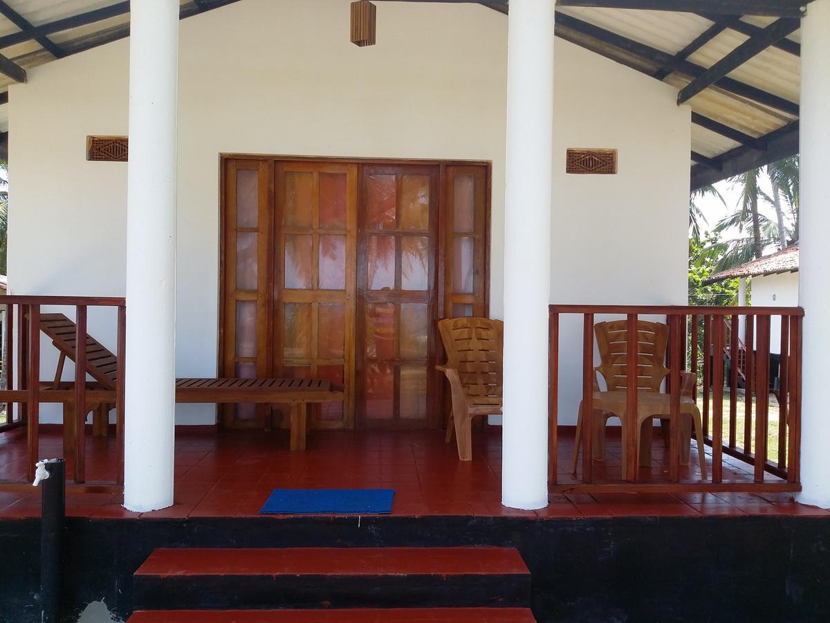 Darwins Beach Resort Tangalle Kültér fotó