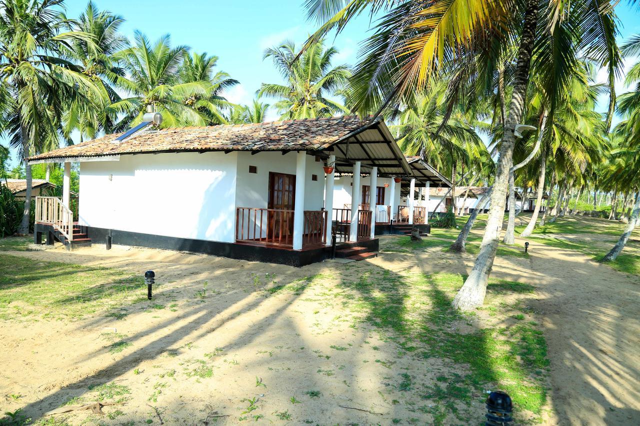 Darwins Beach Resort Tangalle Kültér fotó