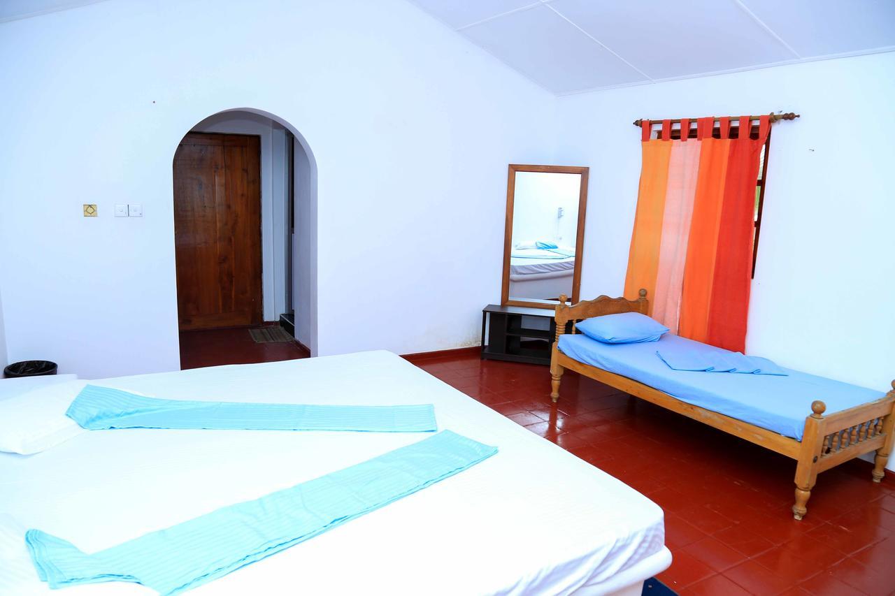 Darwins Beach Resort Tangalle Kültér fotó