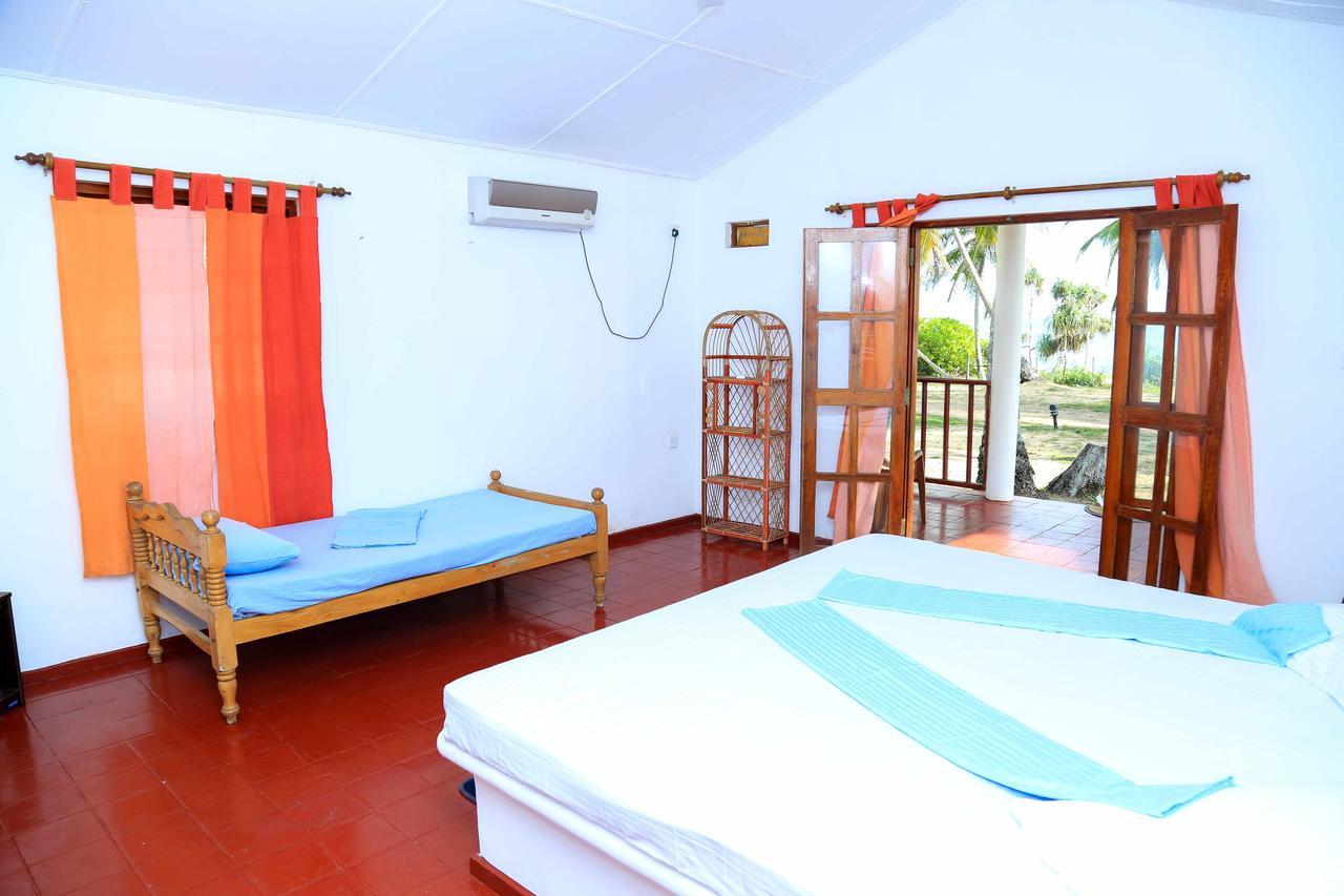 Darwins Beach Resort Tangalle Kültér fotó
