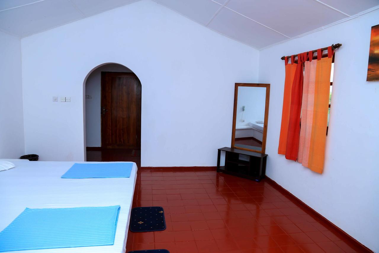 Darwins Beach Resort Tangalle Kültér fotó