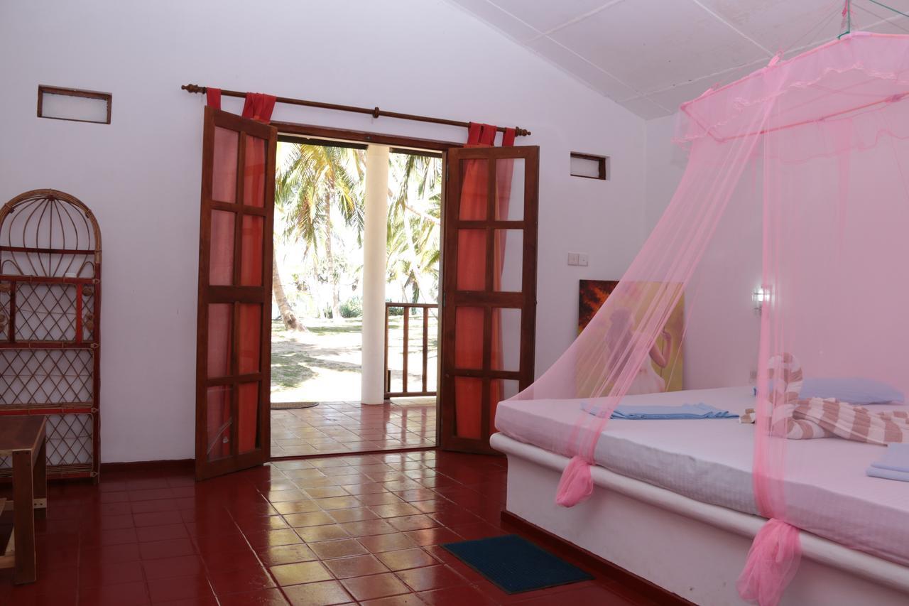 Darwins Beach Resort Tangalle Kültér fotó