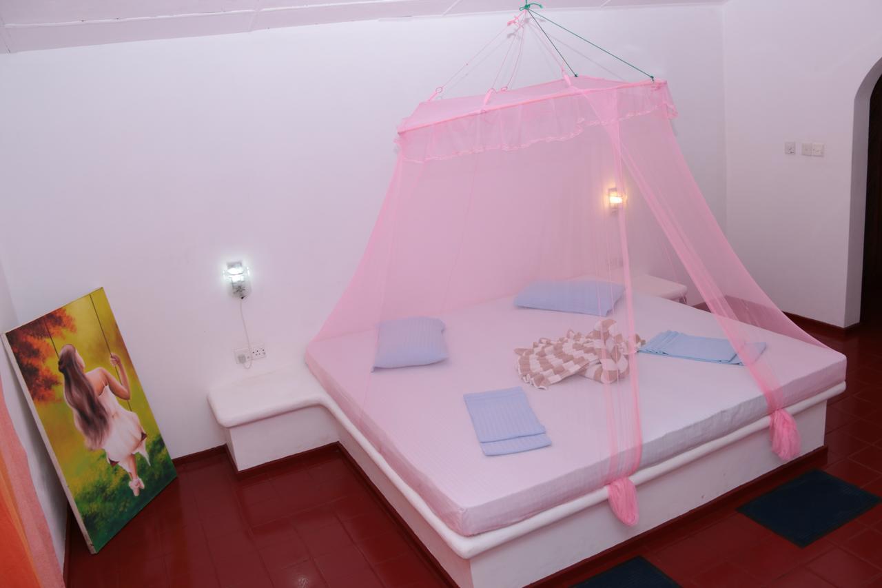 Darwins Beach Resort Tangalle Kültér fotó