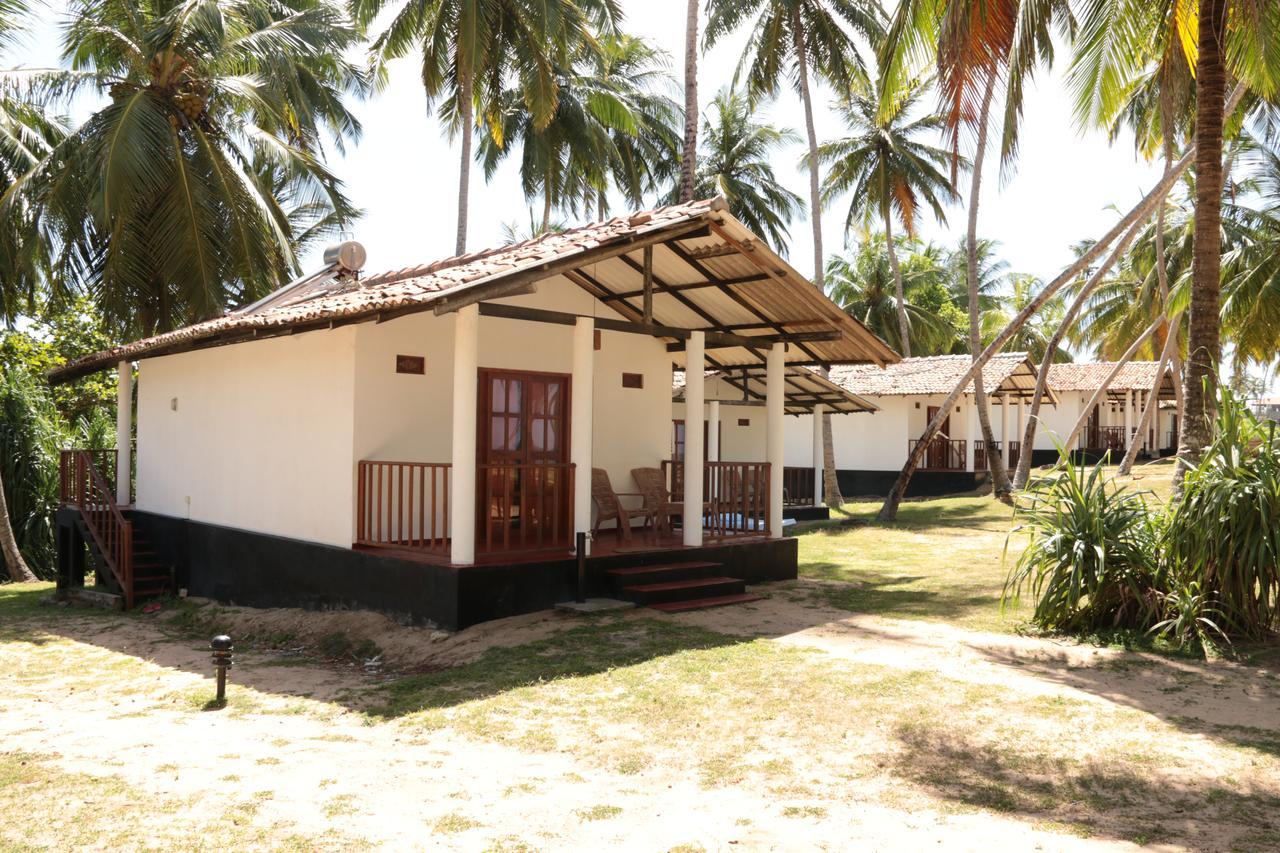Darwins Beach Resort Tangalle Kültér fotó