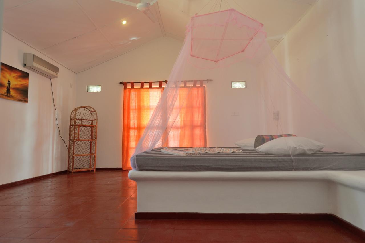 Darwins Beach Resort Tangalle Kültér fotó
