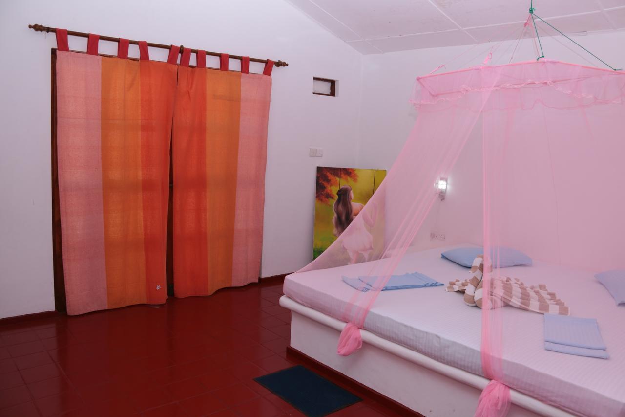 Darwins Beach Resort Tangalle Kültér fotó