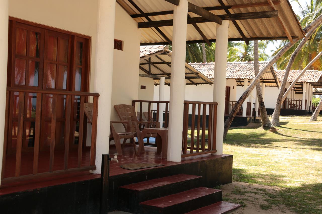Darwins Beach Resort Tangalle Kültér fotó