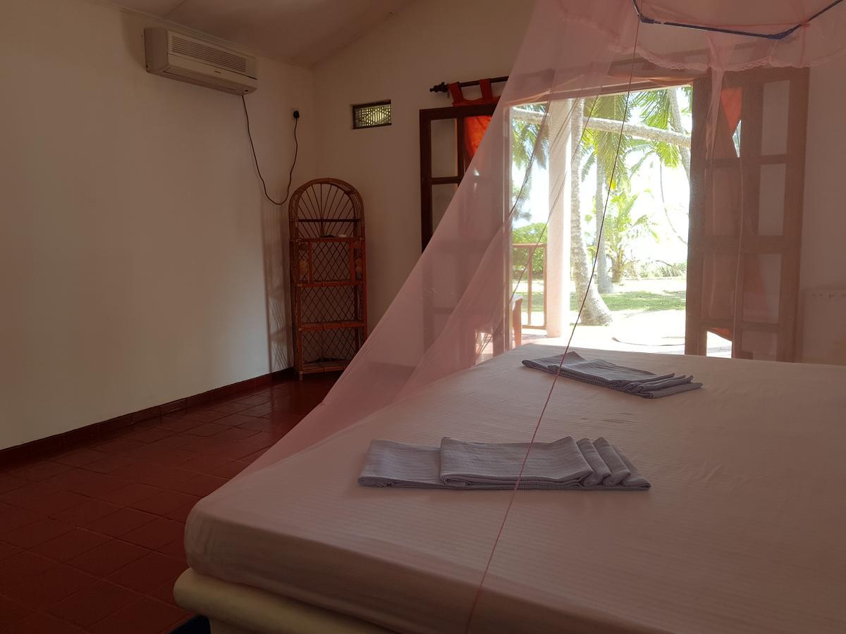 Darwins Beach Resort Tangalle Kültér fotó