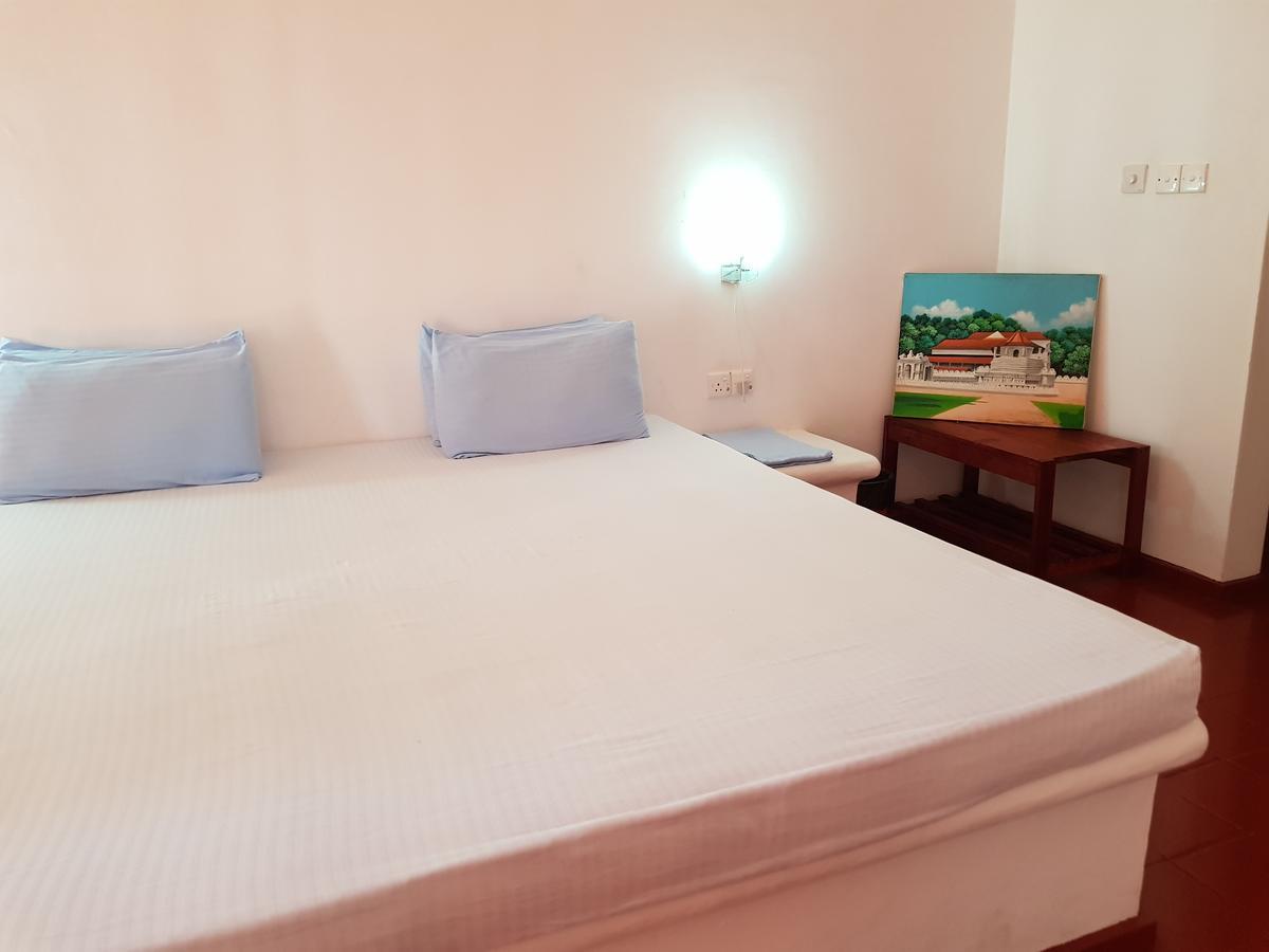 Darwins Beach Resort Tangalle Kültér fotó